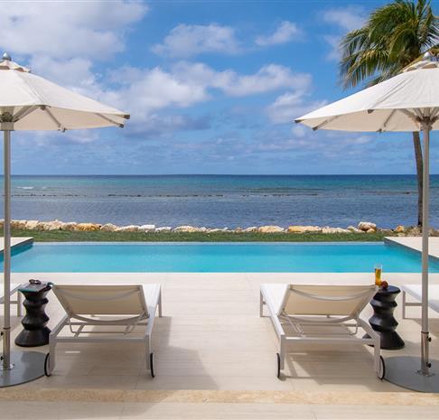 Infinity edge pool with ocean view