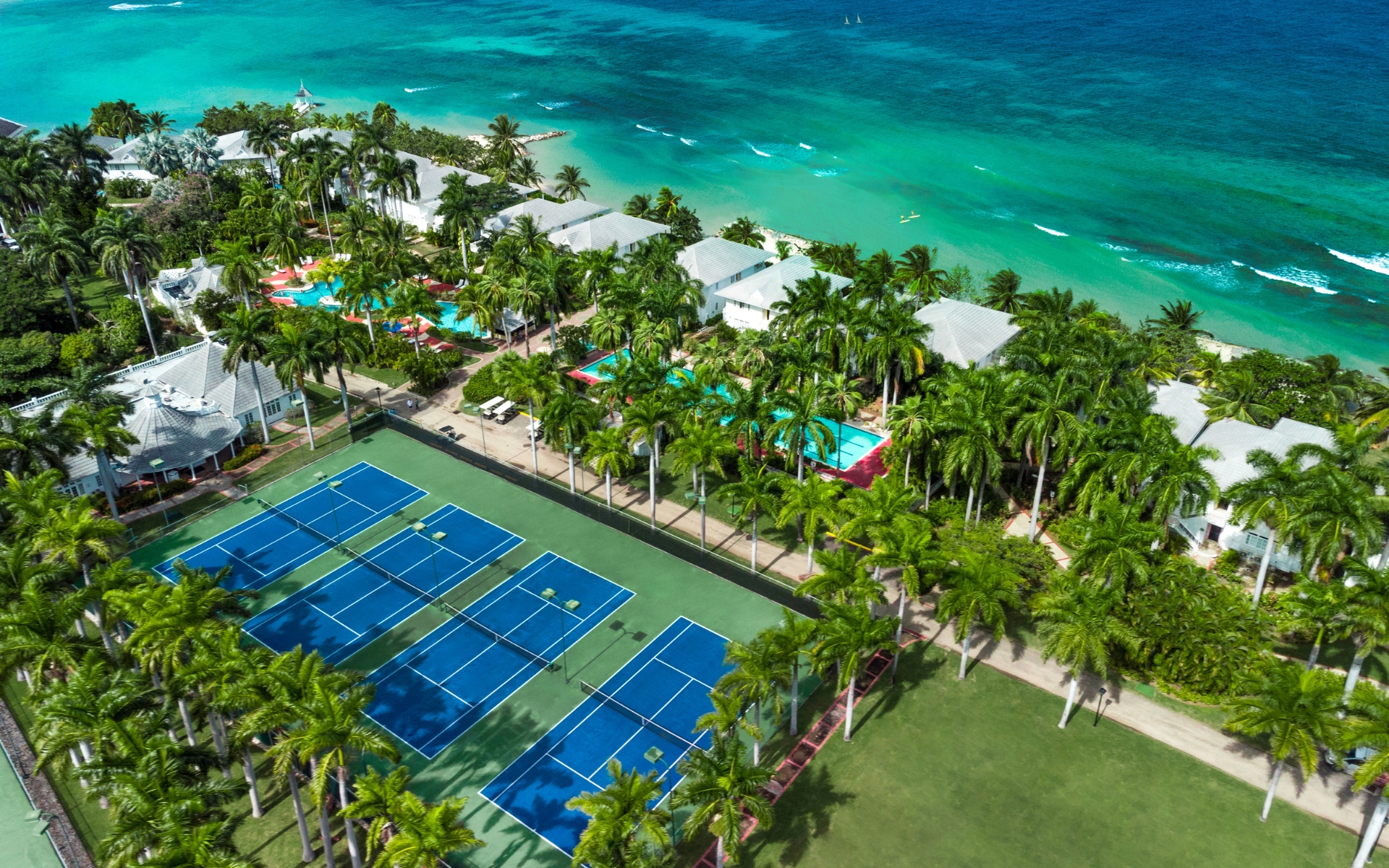 Tennis courts at Half Moon